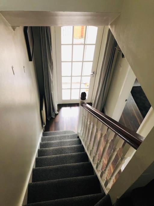 Cosy Two Bed Terraced House 7Min Drive From City بلفاست المظهر الخارجي الصورة