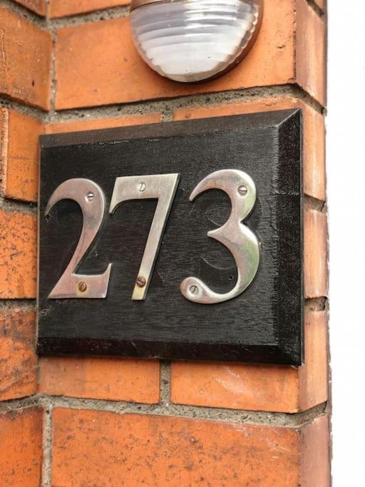 Cosy Two Bed Terraced House 7Min Drive From City بلفاست المظهر الخارجي الصورة