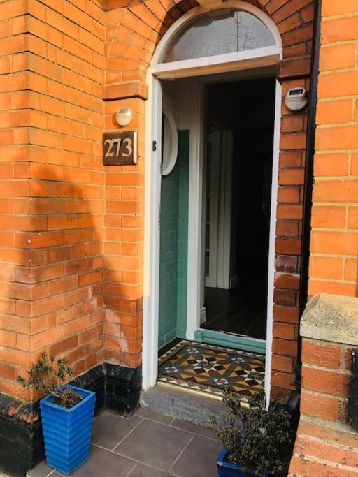 Cosy Two Bed Terraced House 7Min Drive From City بلفاست المظهر الخارجي الصورة