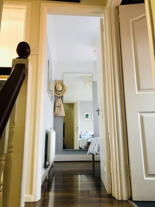 Cosy Two Bed Terraced House 7Min Drive From City بلفاست المظهر الخارجي الصورة