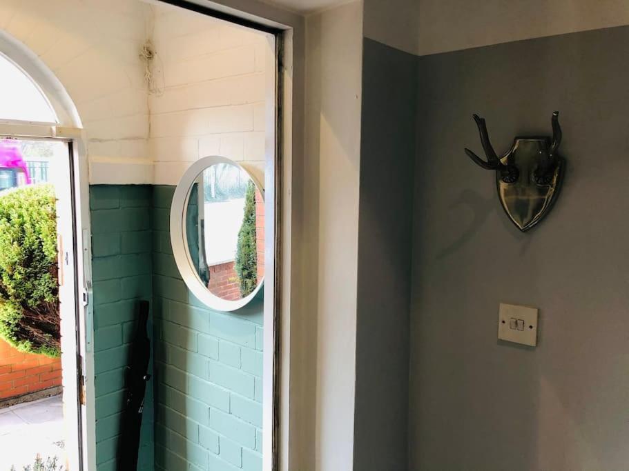 Cosy Two Bed Terraced House 7Min Drive From City بلفاست المظهر الخارجي الصورة