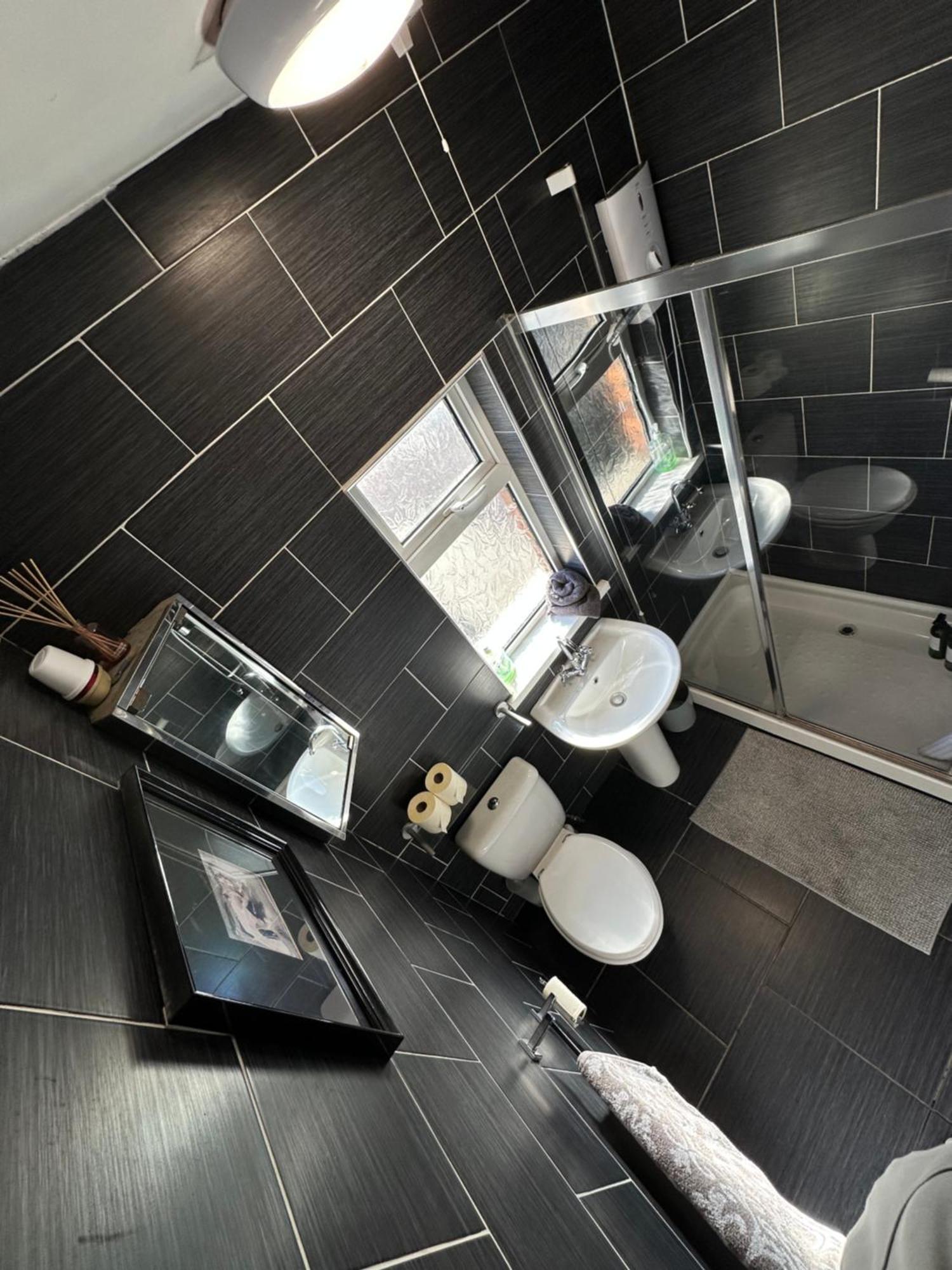 Cosy Two Bed Terraced House 7Min Drive From City بلفاست المظهر الخارجي الصورة